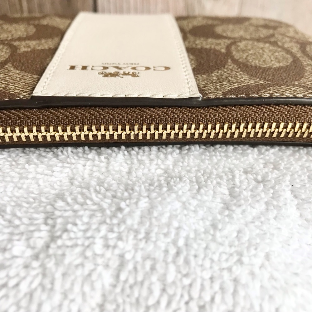 🆕 Coach Corner Zip Wristlet - Picture 5 of 7